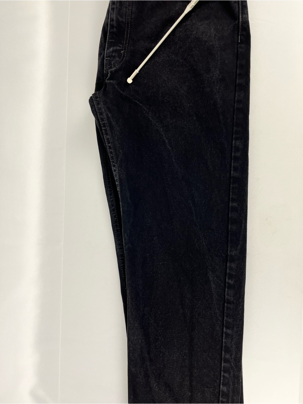 Levi’s 505 Men's regular-fit straight-leg jeans washed black denim 36”W - Picture 14 of 16